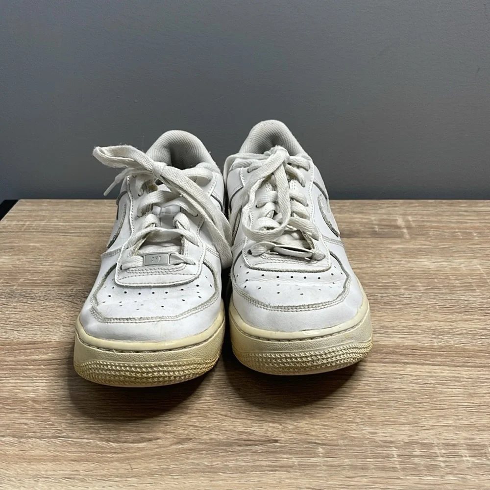 NIKE Air Force 1 Unisex Youth Sneakers White on White Leather Basketball Size 7Y - Picture 3 of 11